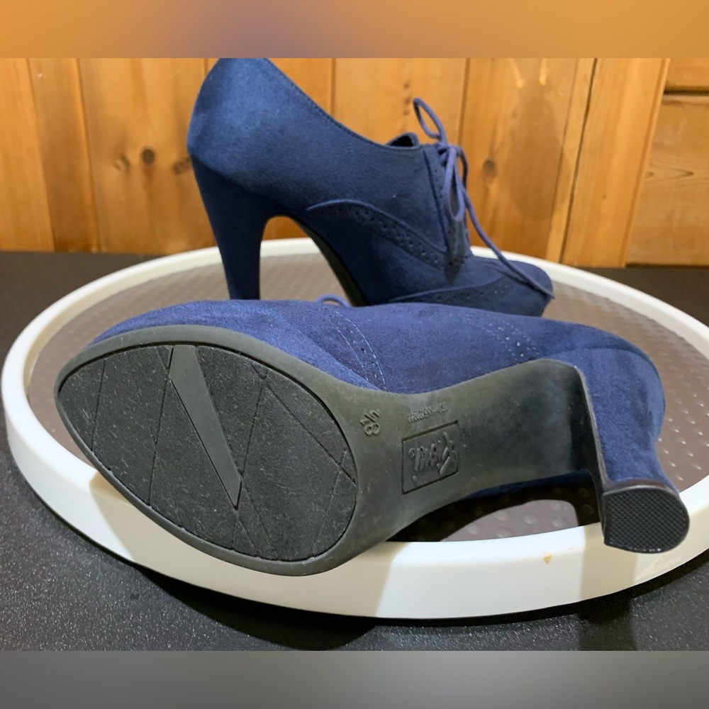 Fioni Manmade Blue Suede Heels size 8.5 Lace Ups Like New, tried on EUC - Picture 10 of 12